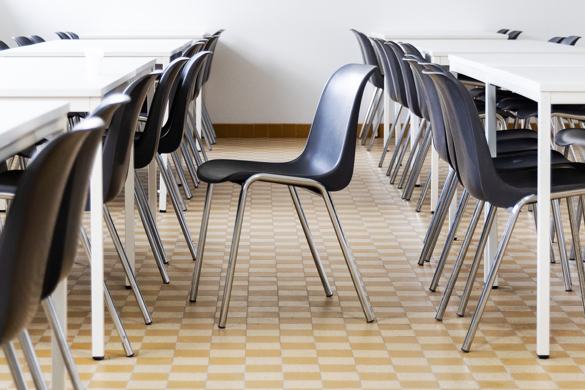 Louer des chaises de cantine