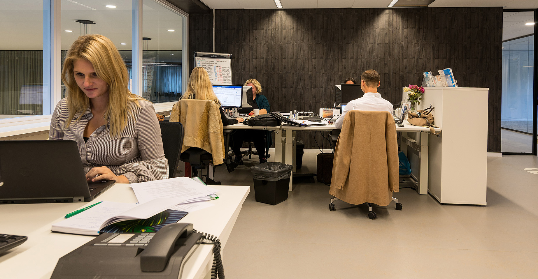 Des espaces de bureau propres et bien rangés