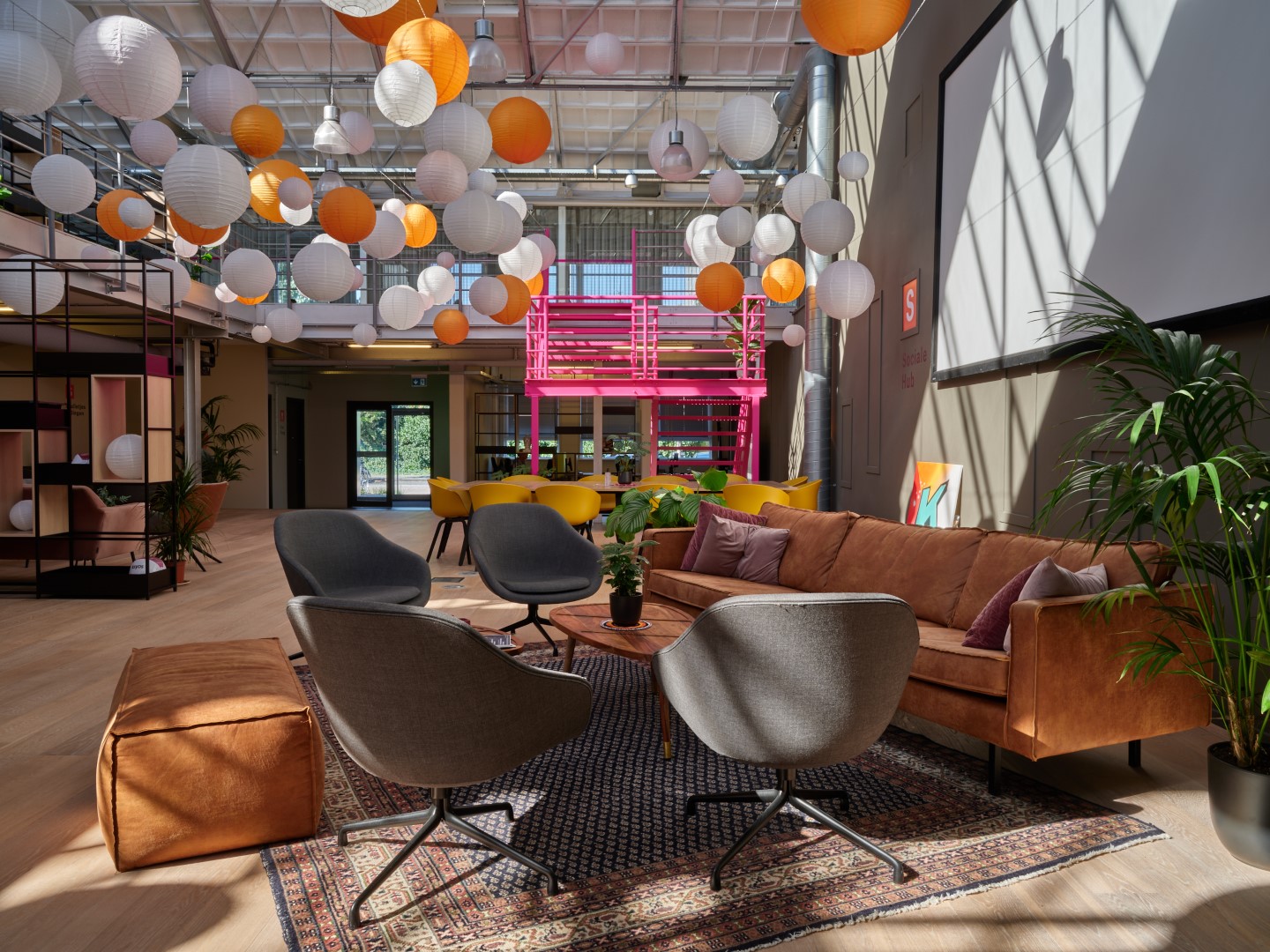 Ksyos - un environnement de travail hybride et des espaces de réunions à Amsterdam