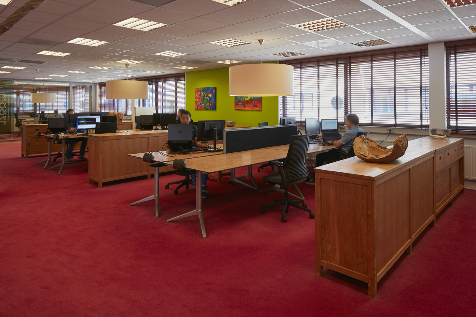 Les aménagements des bureaux de Pro4All. Un style unique qui crée une atmosphère de travail conviviale et écoresponsable.