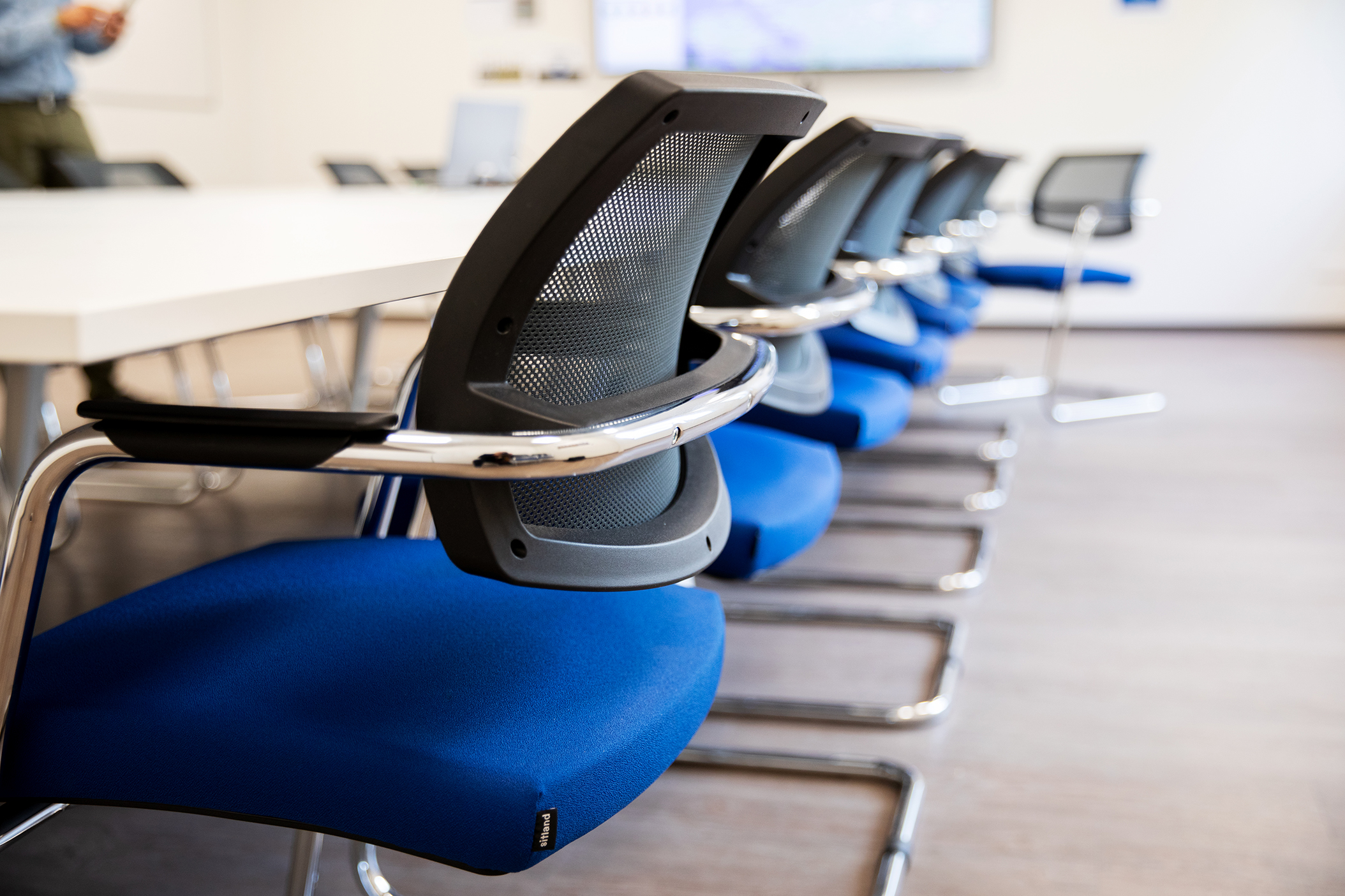 Chaises de réunion dans une salle de conférence de Neste.