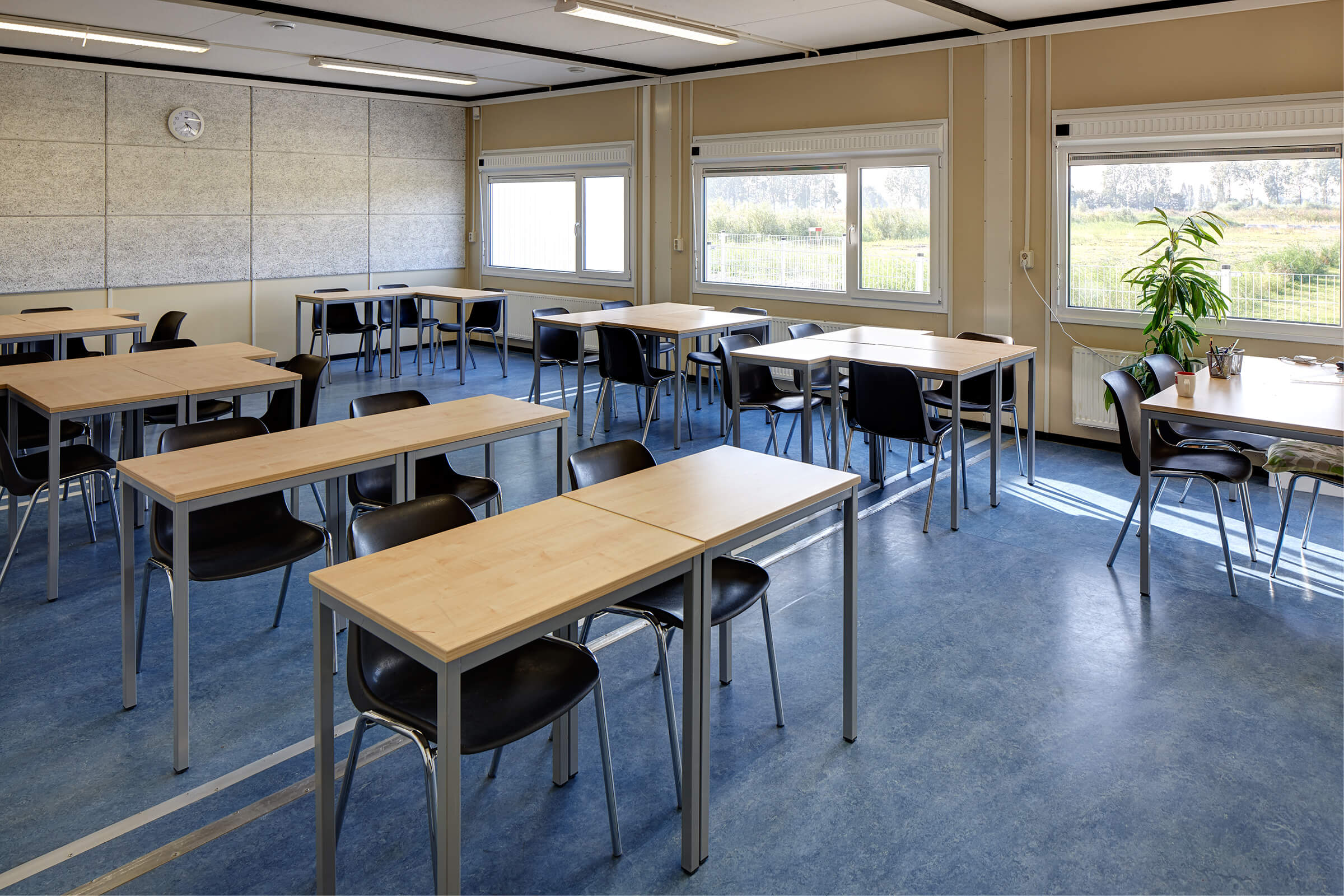 Le mobilier Alvero, spécialement adapté à l'enseignement secondaire.