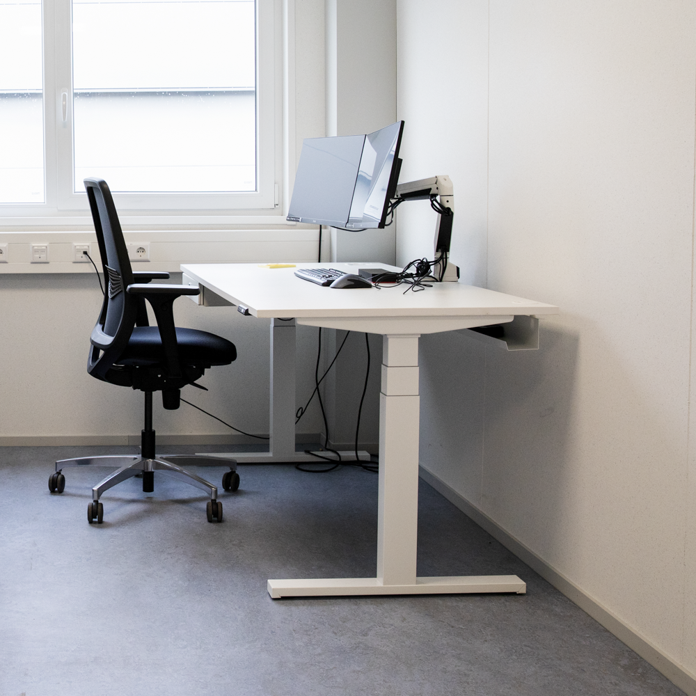 Alvero e-Flex office table