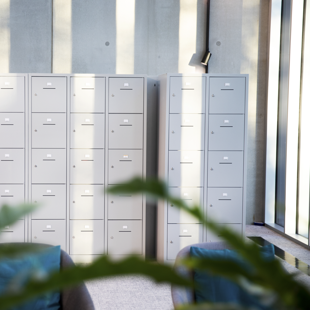 Locker cabinet